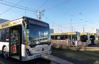 10 új csuklós busz áll forgalomba Debrecenben